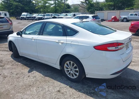 2018 Ford Fusion S z USA, uszkodzony, nr VIN 3FA6P0G70JR103970